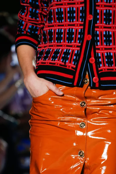 Look 16